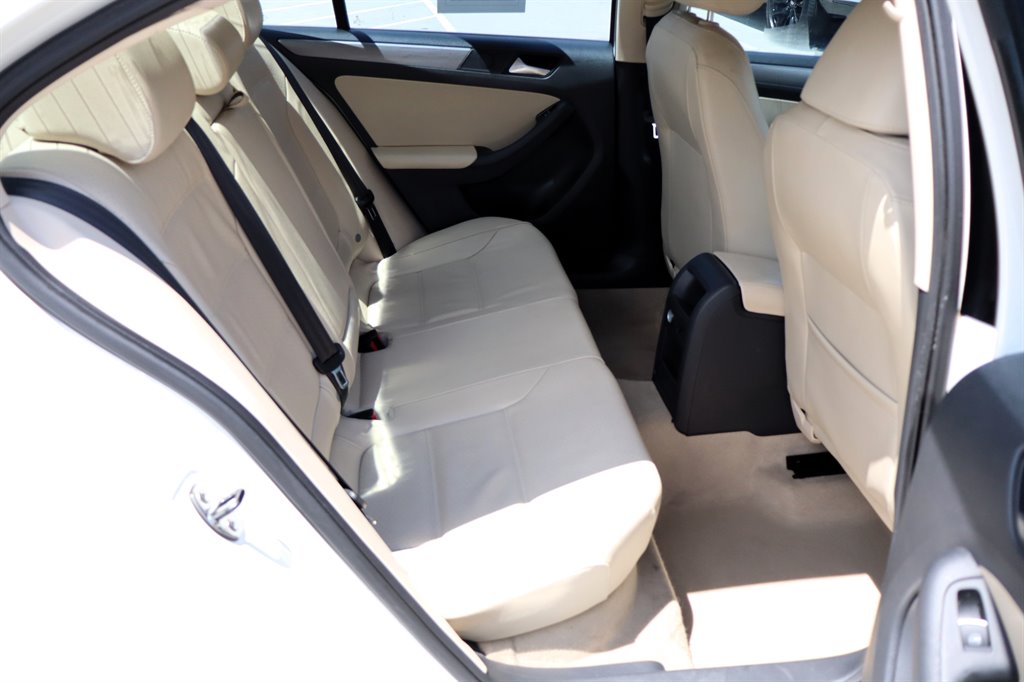 2013 Volkswagen Jetta - $10,995