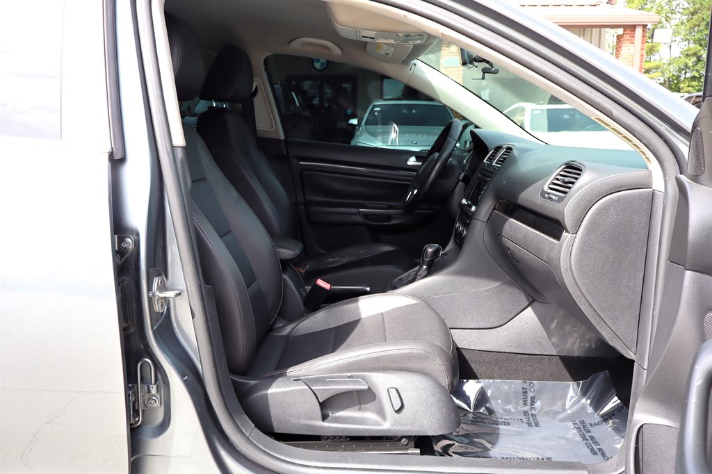 2012 Volkswagen Jetta - $3,995