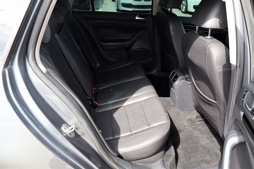 2012 Volkswagen Jetta - $3,995