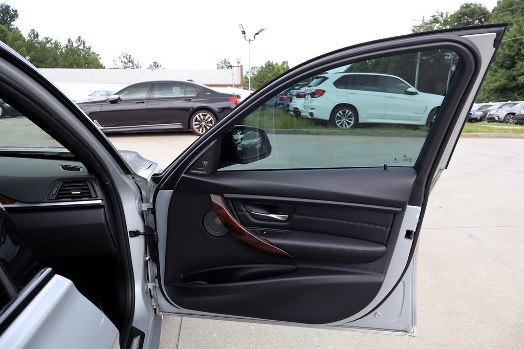 2015 BMW 3 Series - $10,995