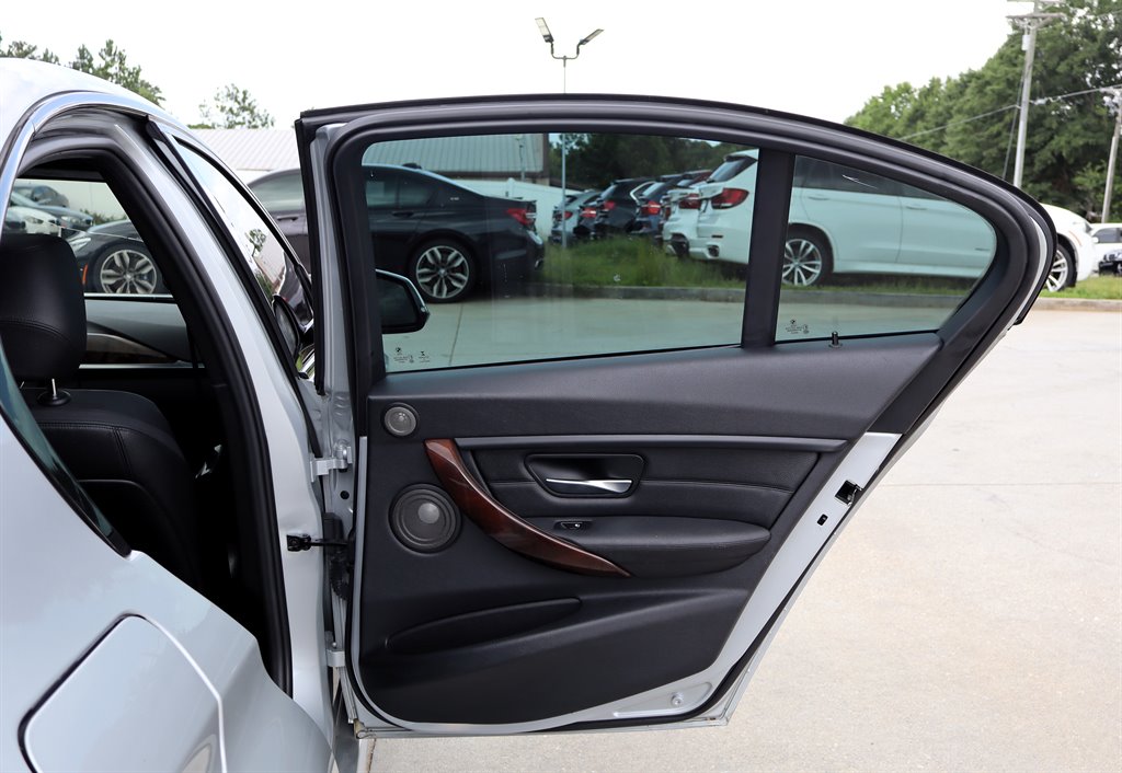 2015 BMW 3 Series - $10,995