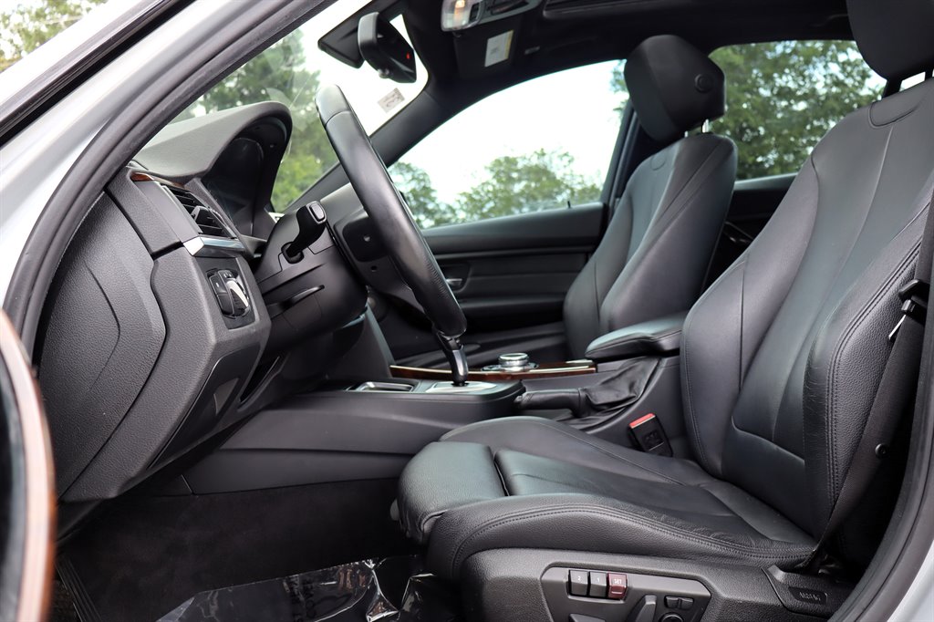 2015 BMW 3 Series - $10,995