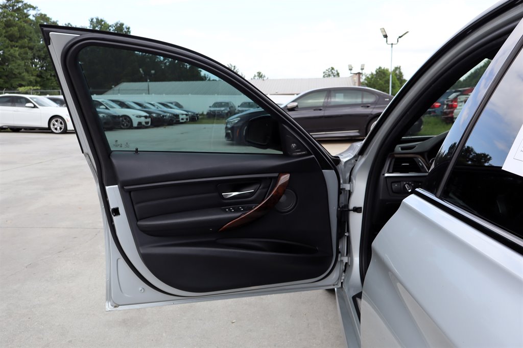 2015 BMW 3 Series - $10,995