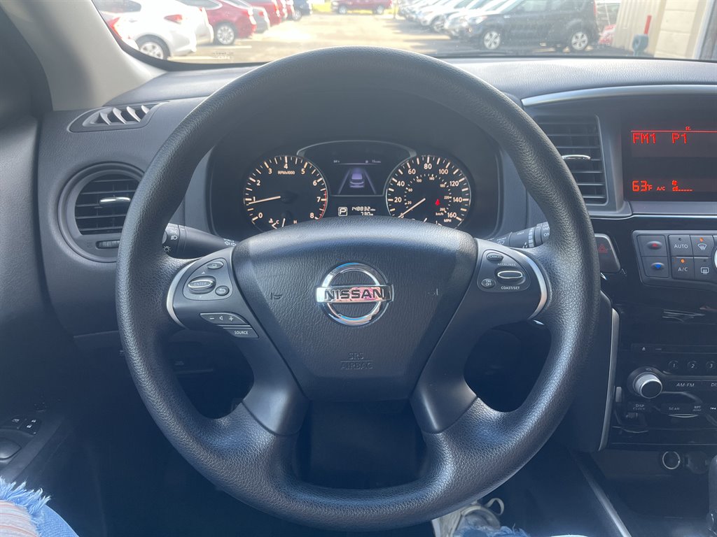 2015 Nissan Pathfinder SL photo
