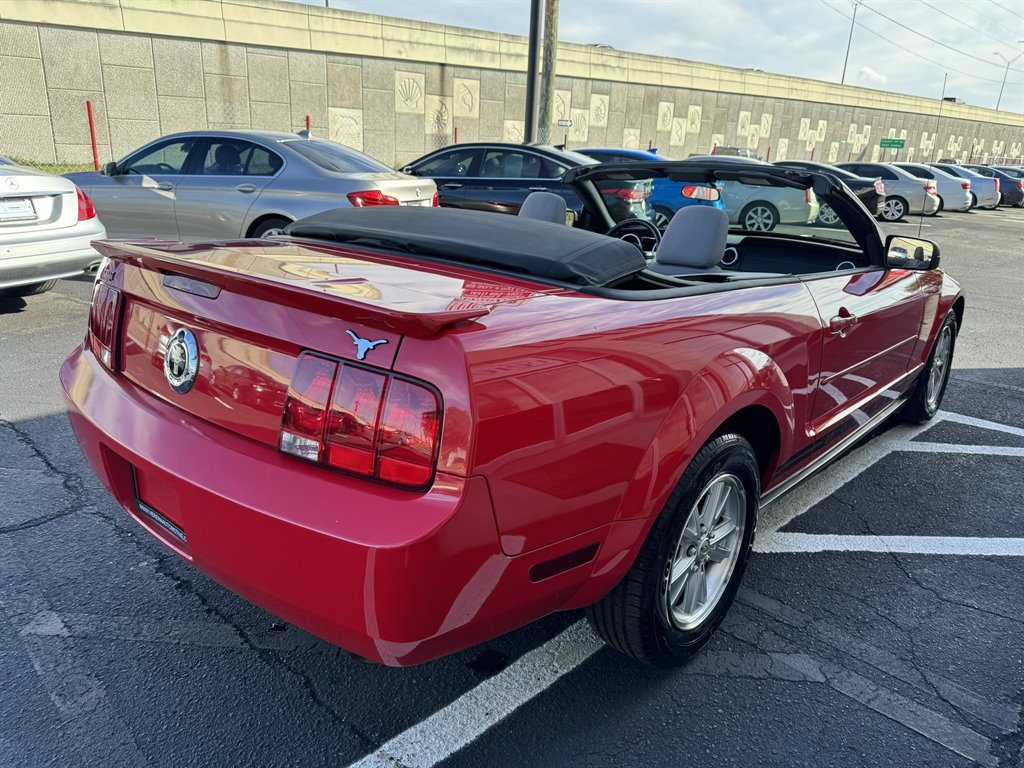 2008 Ford Mustang V6 Deluxe photo
