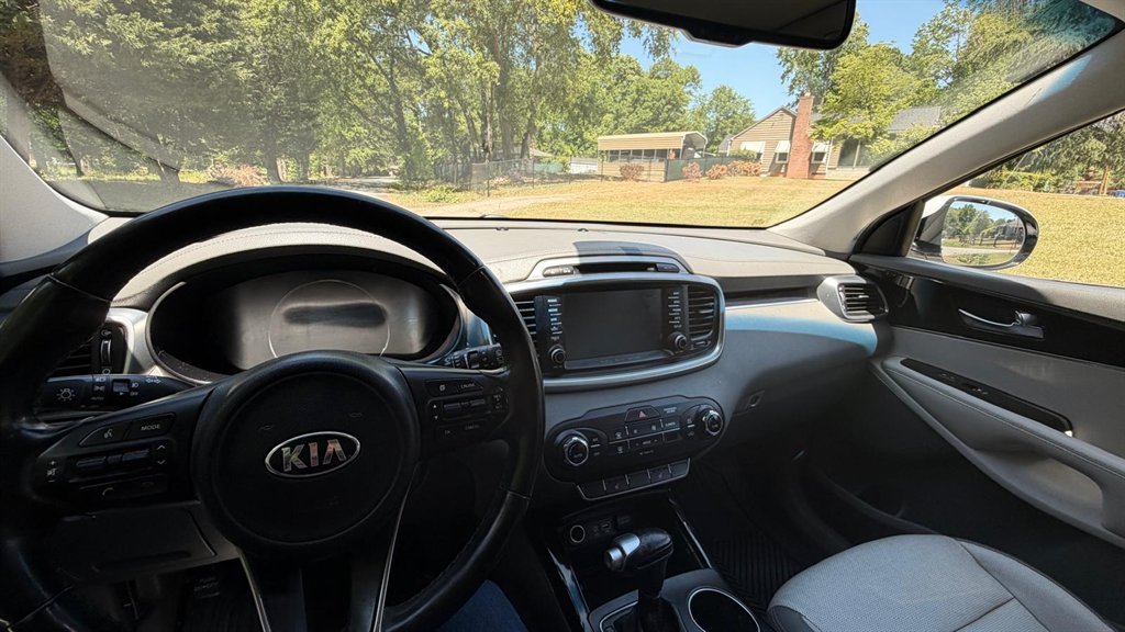 2017 Kia Sorento - $12,995