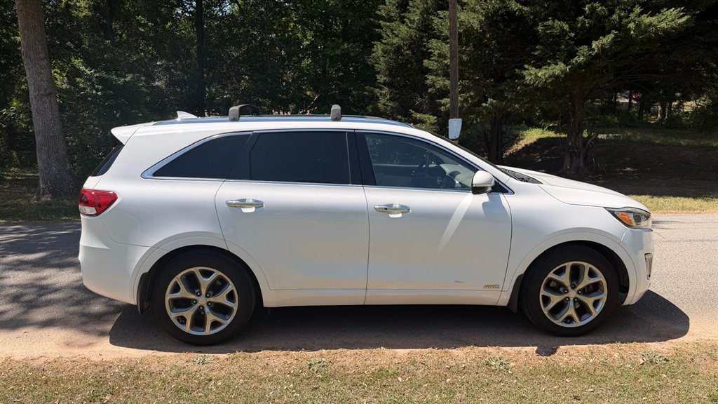 2017 Kia Sorento - $12,995