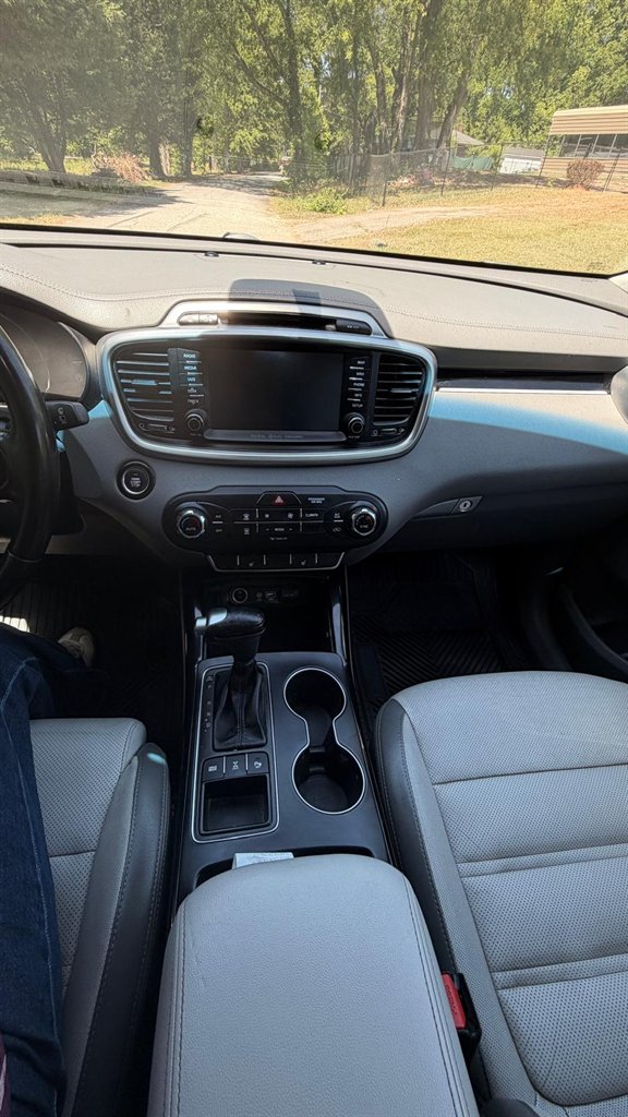2017 Kia Sorento - $12,995