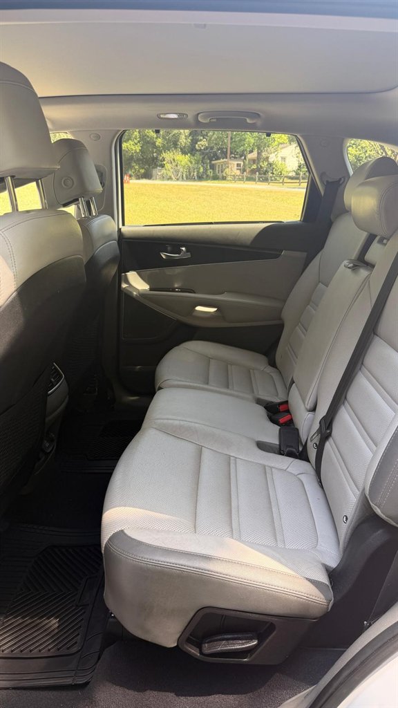 2017 Kia Sorento - $12,995