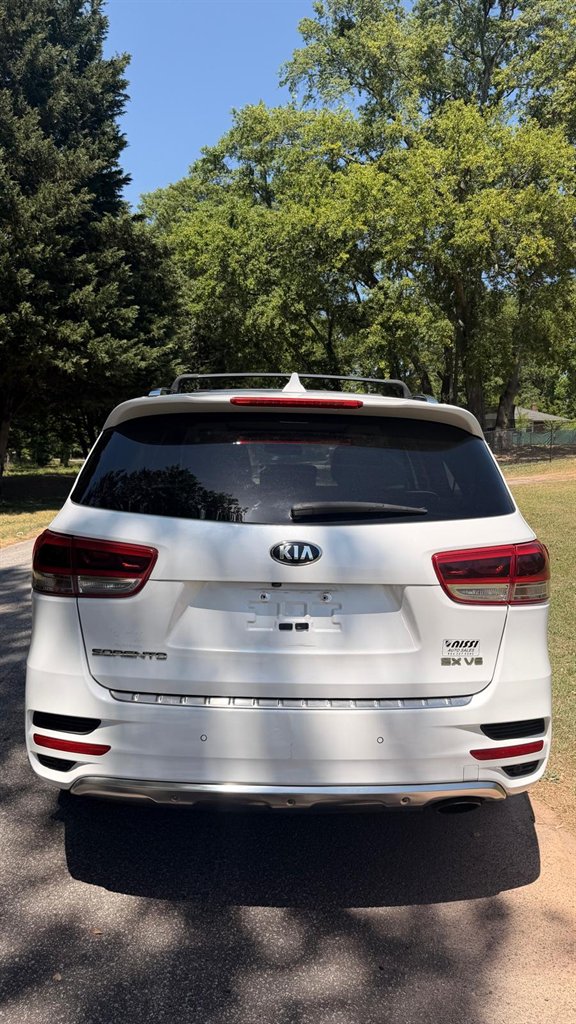 2017 Kia Sorento - $12,995