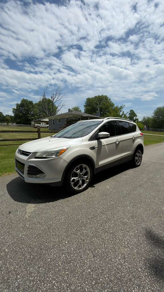 2016 Ford Escape - $12,995