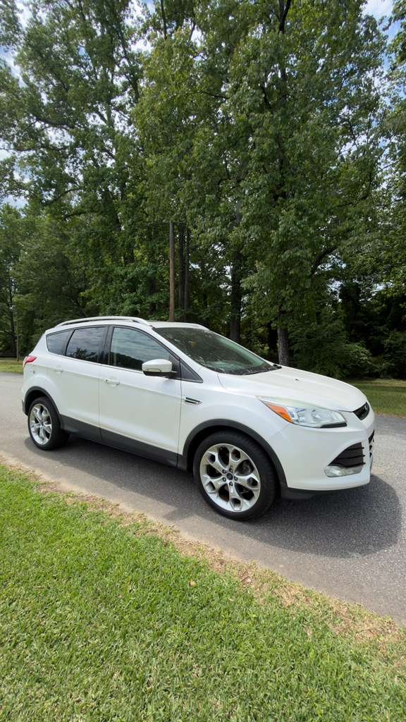 2016 Ford Escape - $12,995