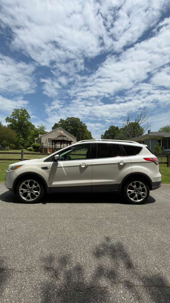 2016 Ford Escape - $12,995