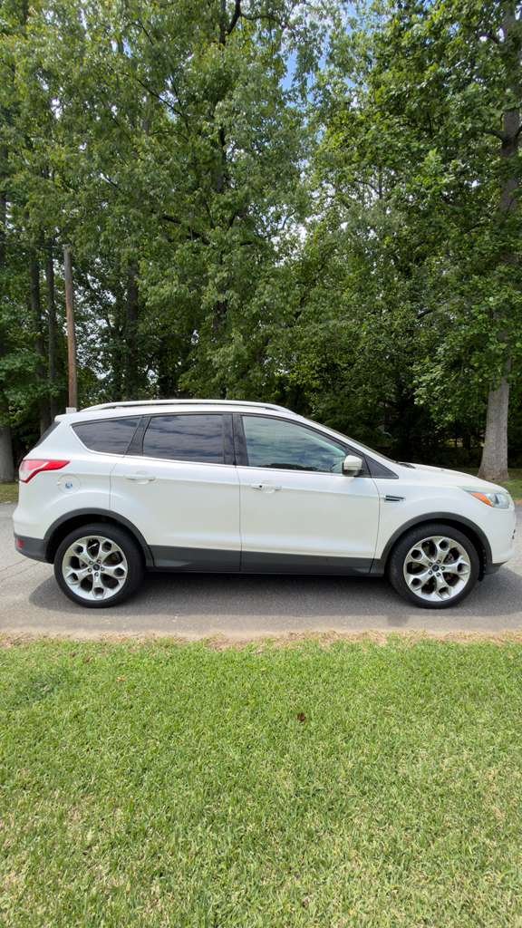 2016 Ford Escape - $12,995