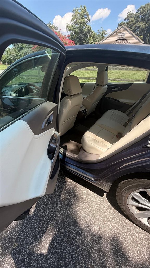 2020 Chevrolet Malibu - $13,995