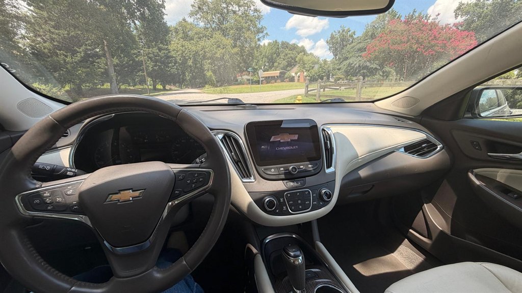 2020 Chevrolet Malibu - $13,995