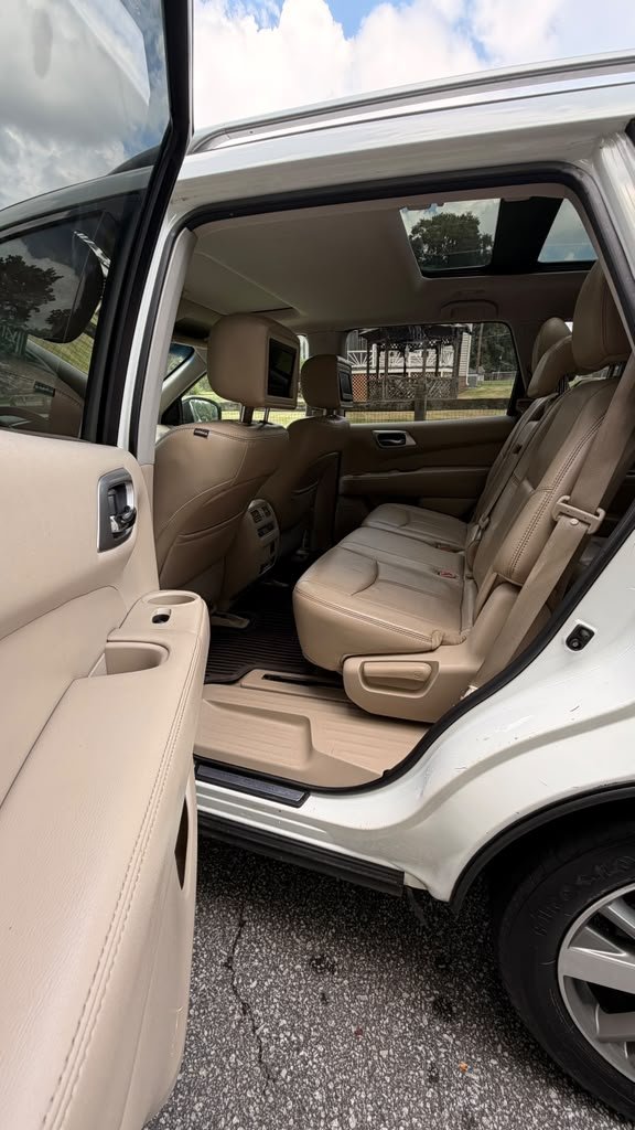 2014 Nissan Pathfinder - $11,995