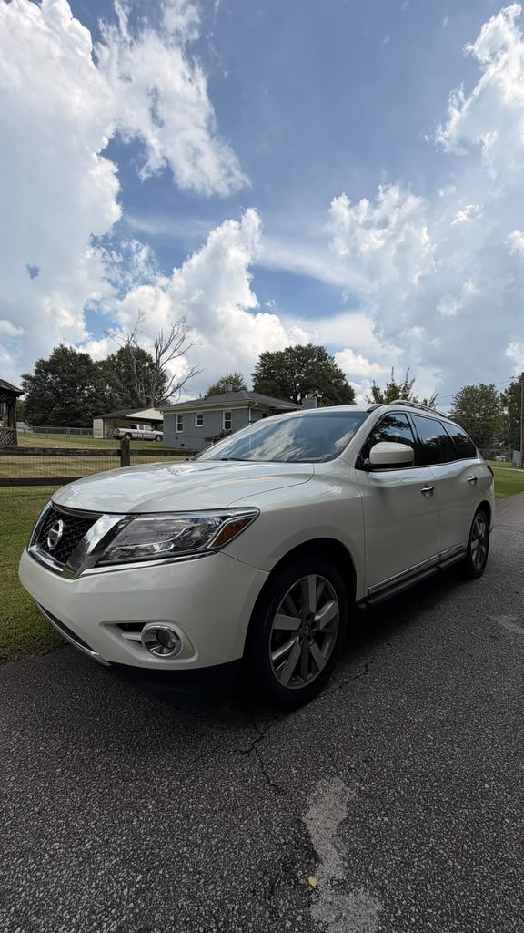 2014 Nissan Pathfinder - $11,995