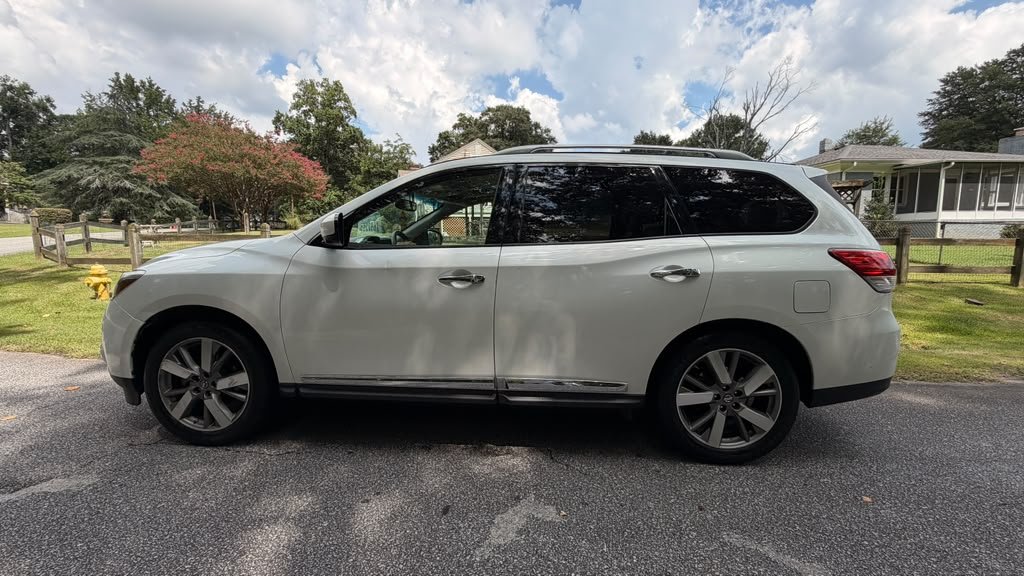 2014 Nissan Pathfinder - $11,995
