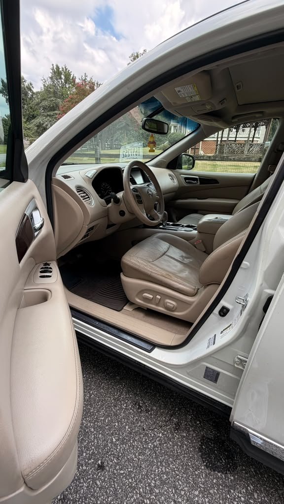 2014 Nissan Pathfinder - $11,995