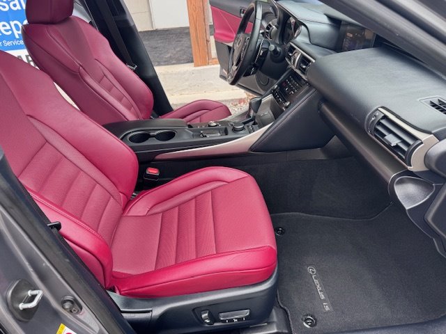 2018 Lexus IS 300 photo