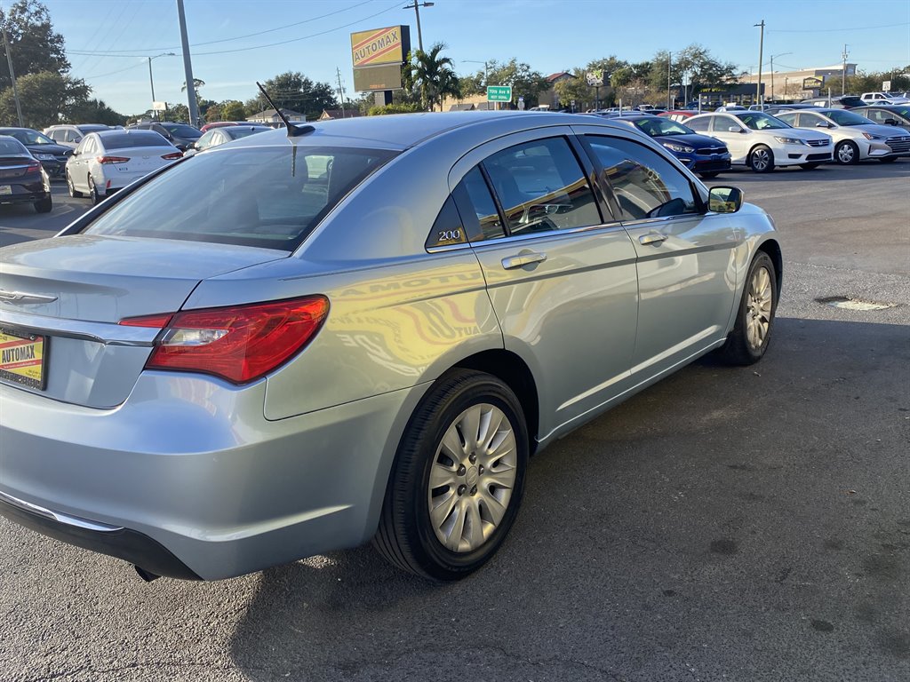 2013 Chrysler 200