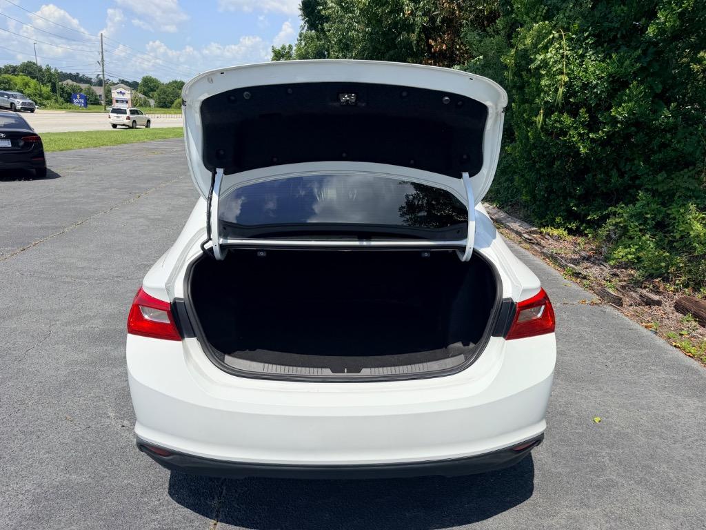2016 Chevrolet Malibu - $10,250