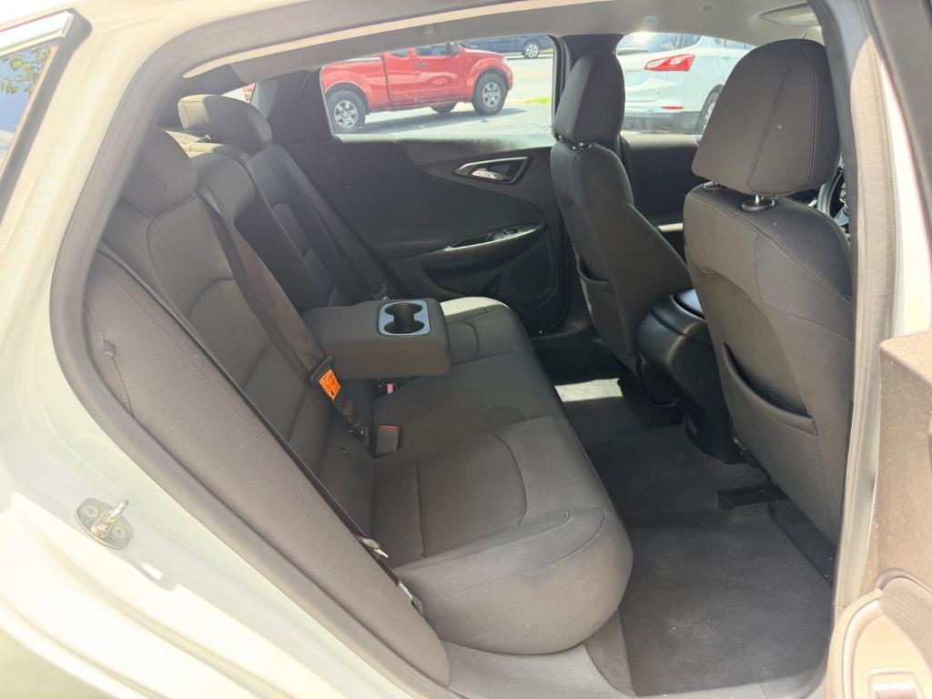 2016 Chevrolet Malibu - $10,250