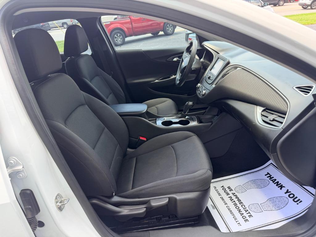2016 Chevrolet Malibu - $10,250