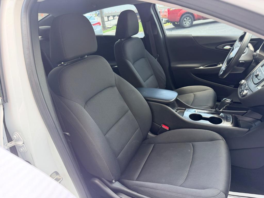 2016 Chevrolet Malibu - $10,250