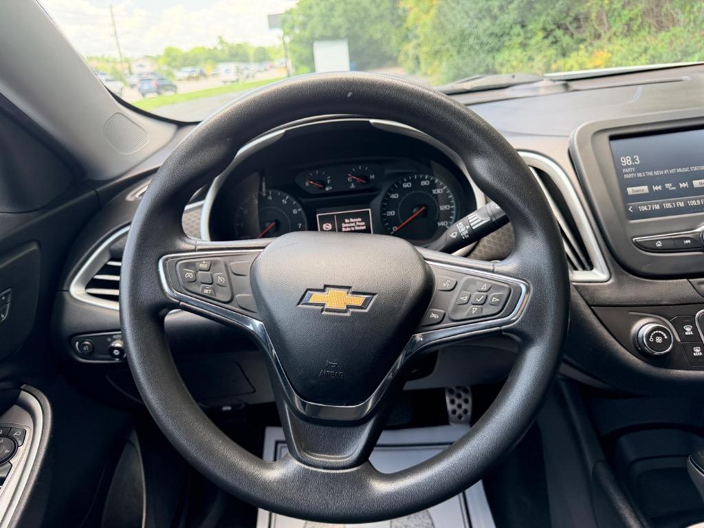 2016 Chevrolet Malibu - $10,250