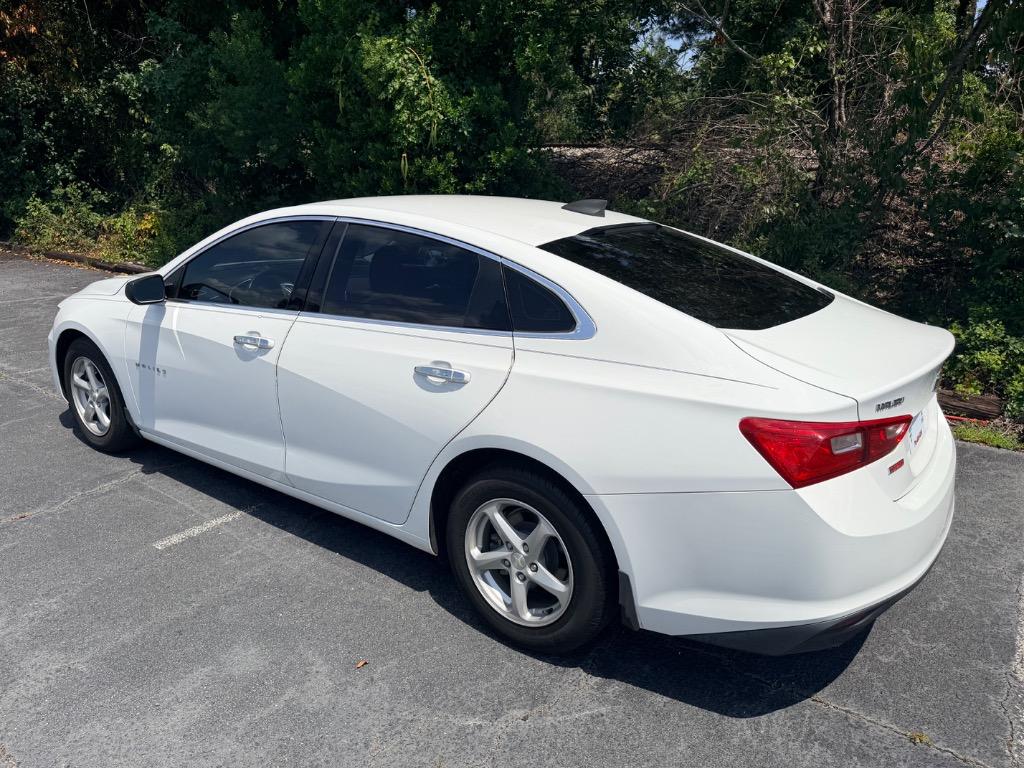 2016 Chevrolet Malibu - $10,250