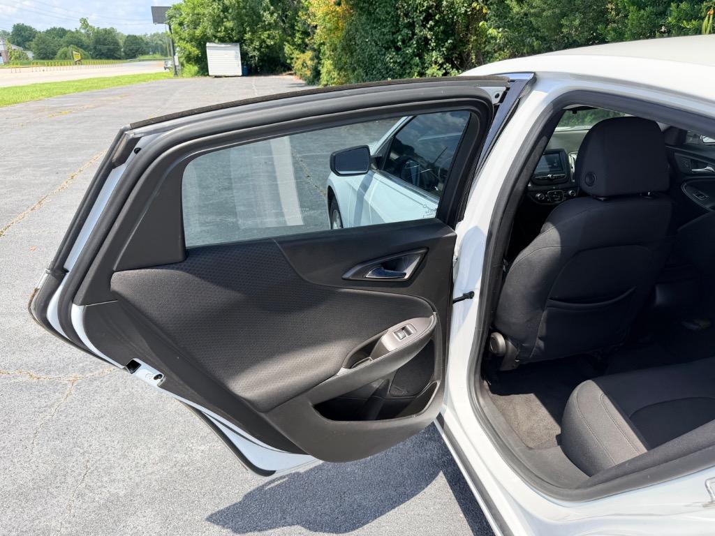 2016 Chevrolet Malibu - $10,250