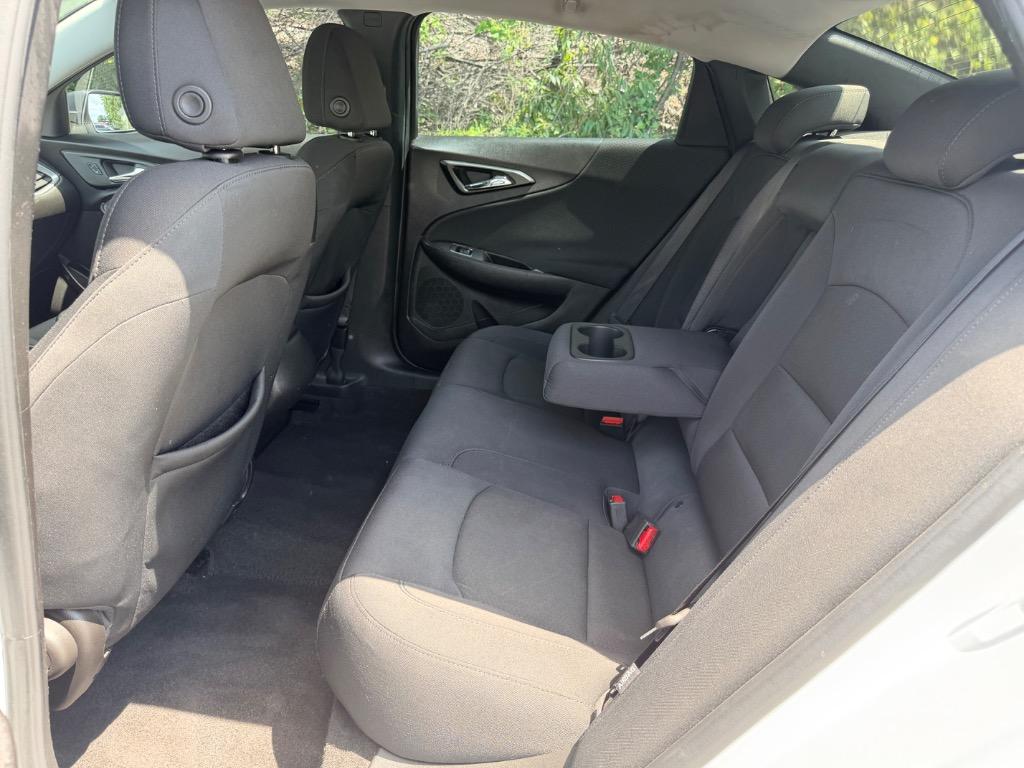 2016 Chevrolet Malibu - $10,250