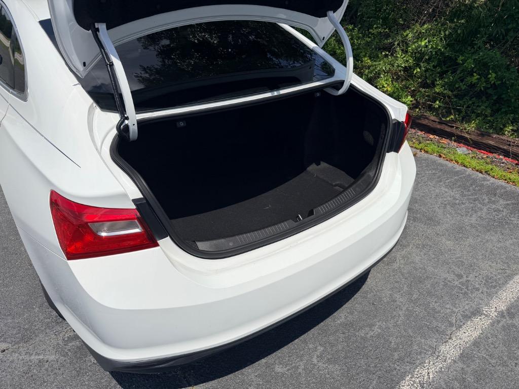 2016 Chevrolet Malibu - $10,250