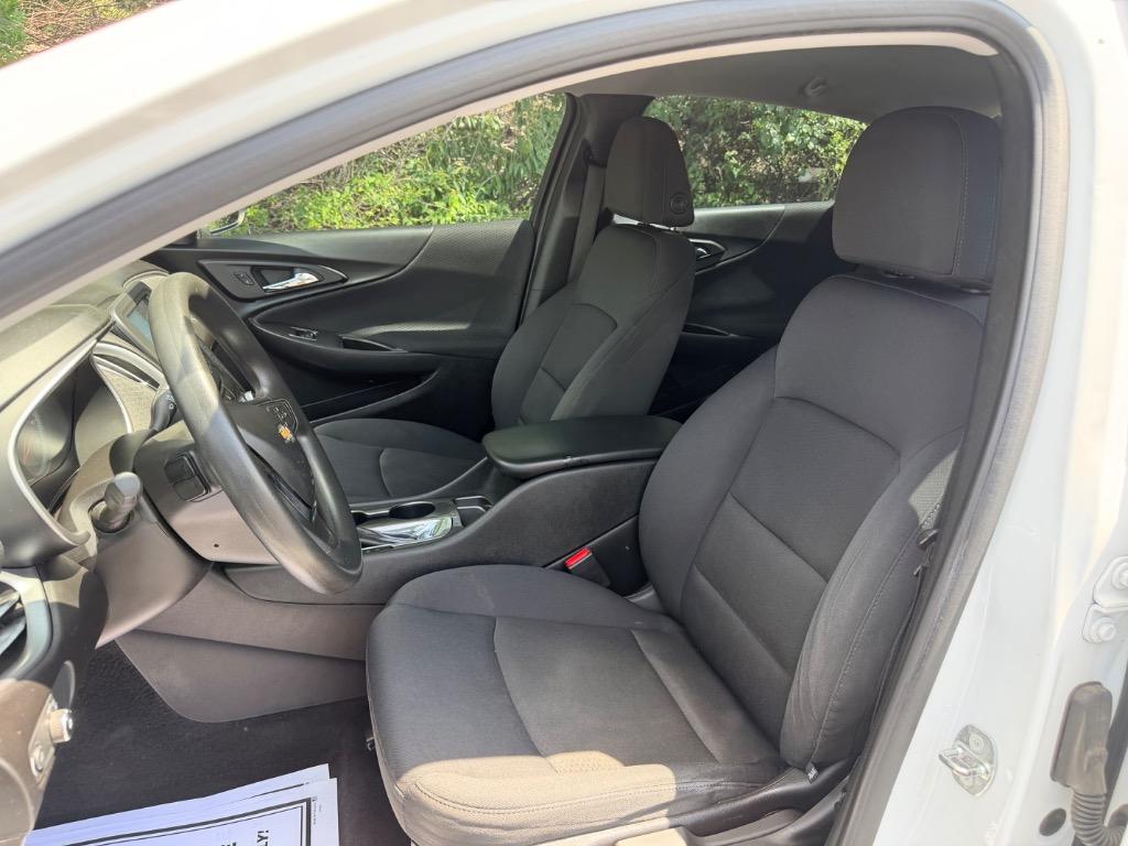 2016 Chevrolet Malibu - $10,250
