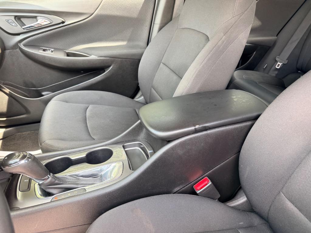 2016 Chevrolet Malibu - $10,250