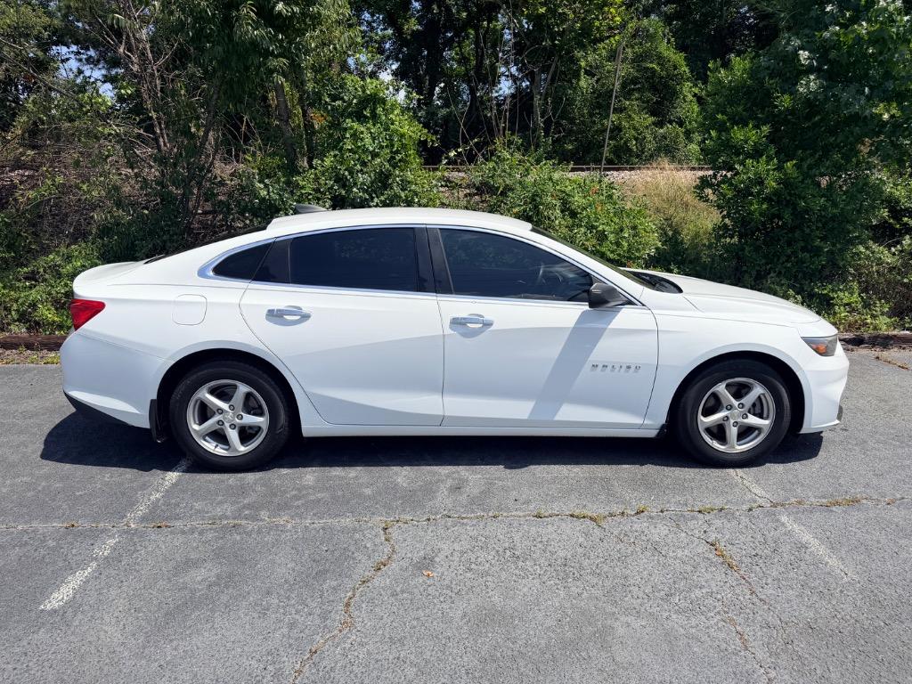 2016 Chevrolet Malibu - $10,250