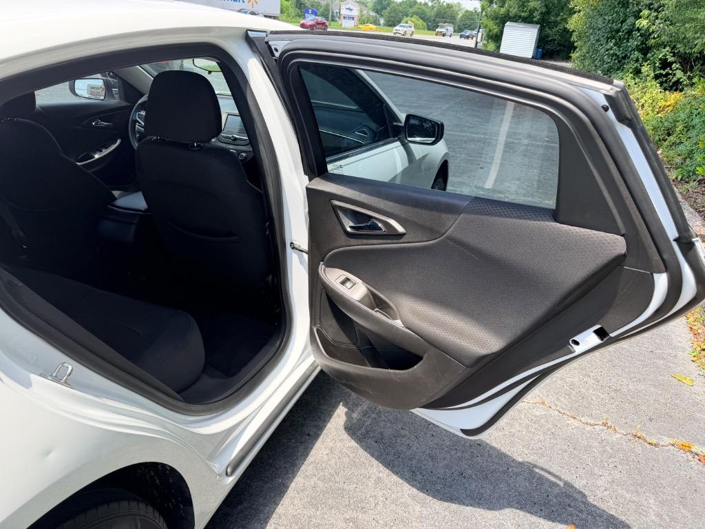 2016 Chevrolet Malibu - $10,250