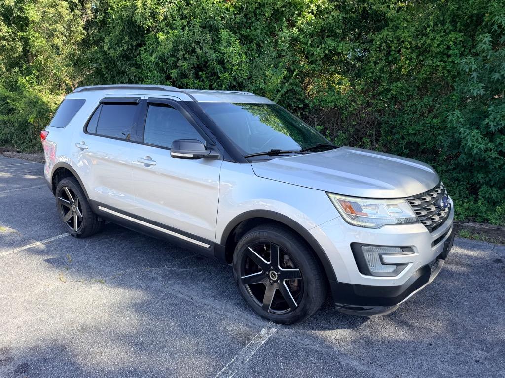 2017 Ford Explorer - $13,950