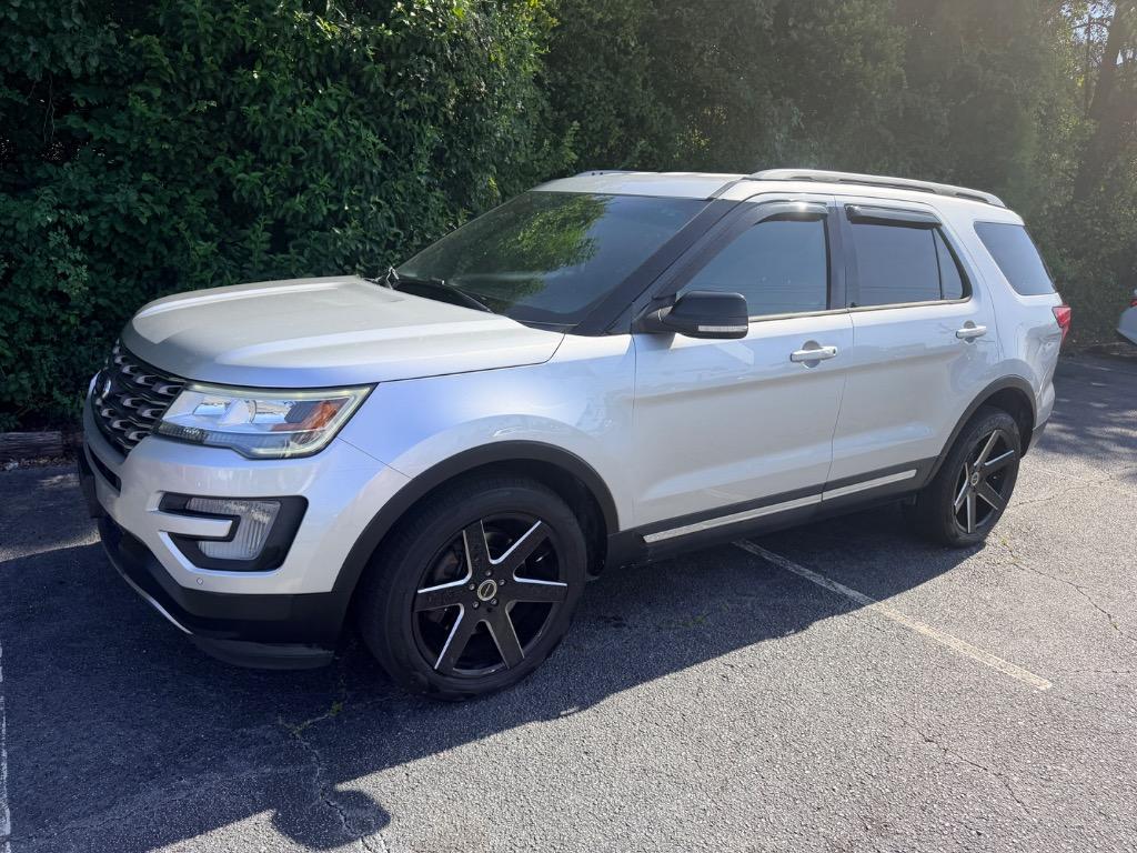 2017 Ford Explorer - $13,950
