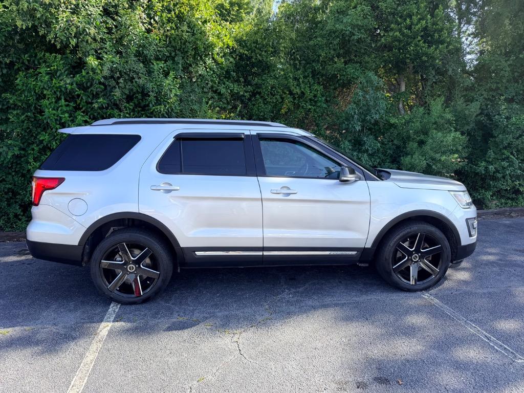 2017 Ford Explorer - $13,950