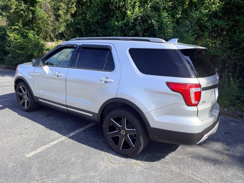 2017 Ford Explorer - $13,950