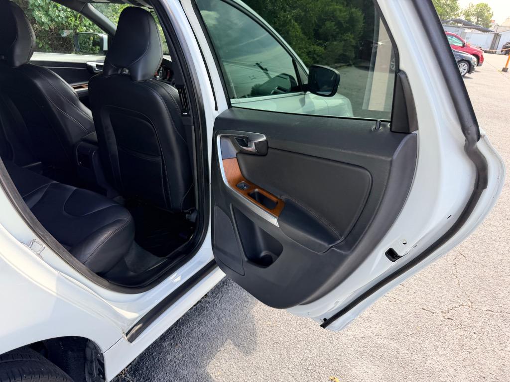2016 Volvo XC60 - $7,850