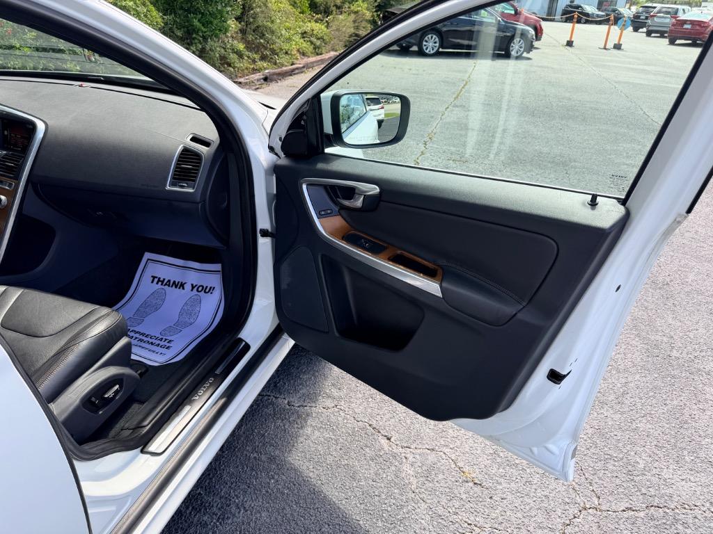 2016 Volvo XC60 - $7,850