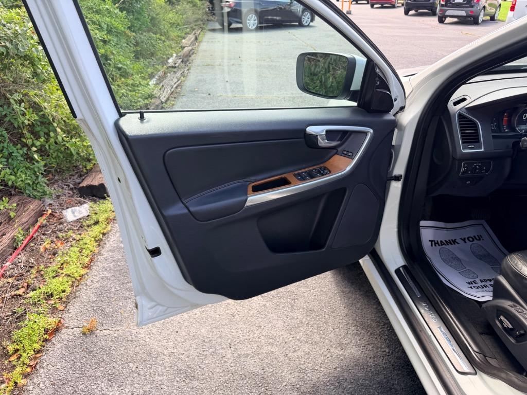 2016 Volvo XC60 - $7,850