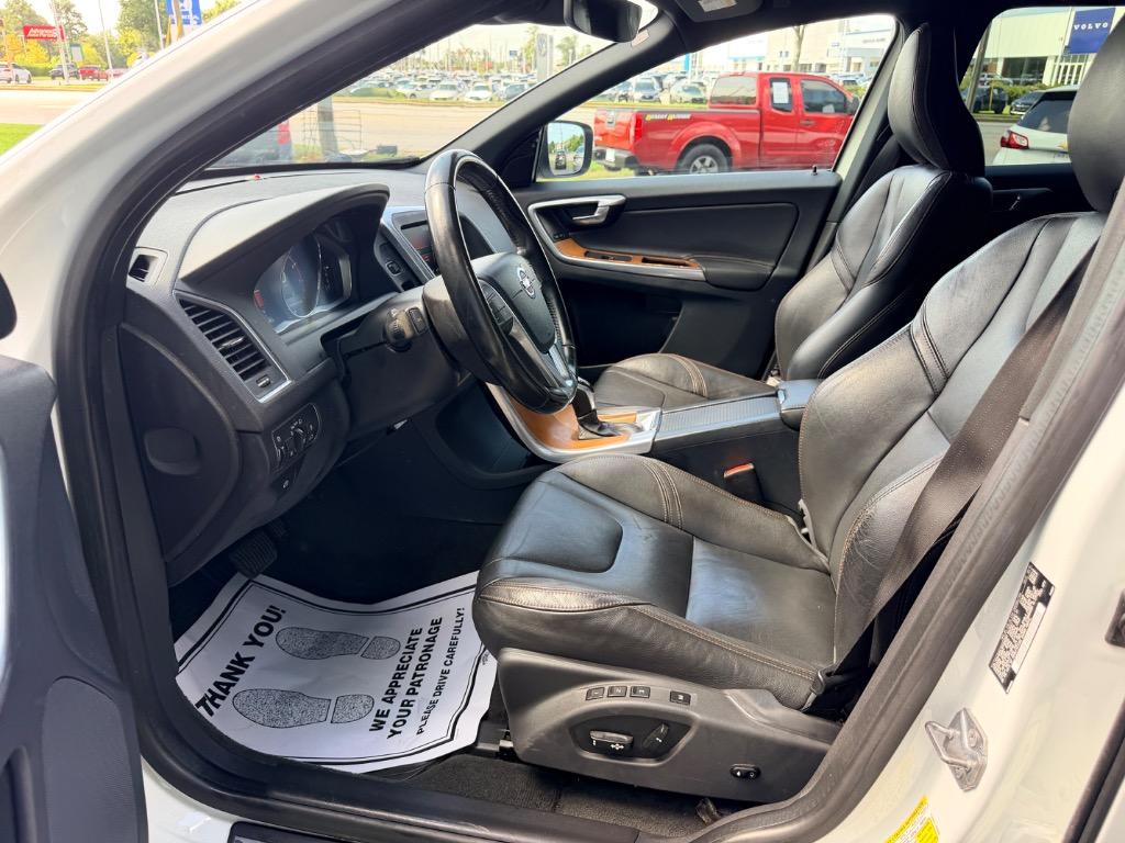 2016 Volvo XC60 - $7,850