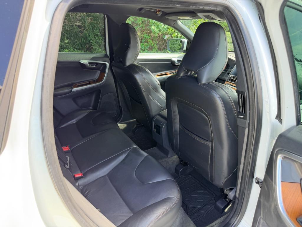 2016 Volvo XC60 - $7,850