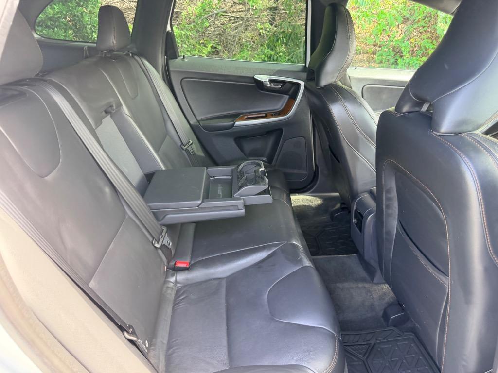 2016 Volvo XC60 - $7,850