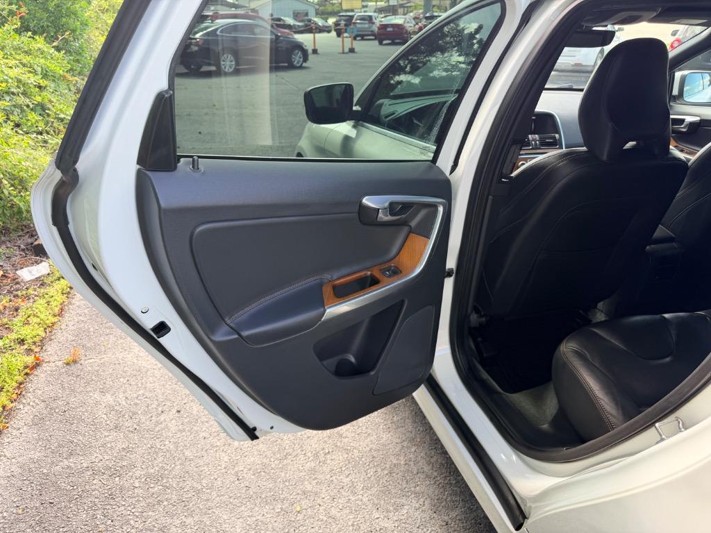 2016 Volvo XC60 - $7,850